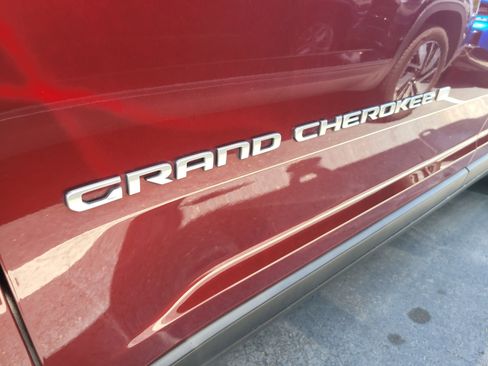 Used 2024 Jeep Grand Cherokee L Laredo w/ Trailer Tow Package RWD image 9
