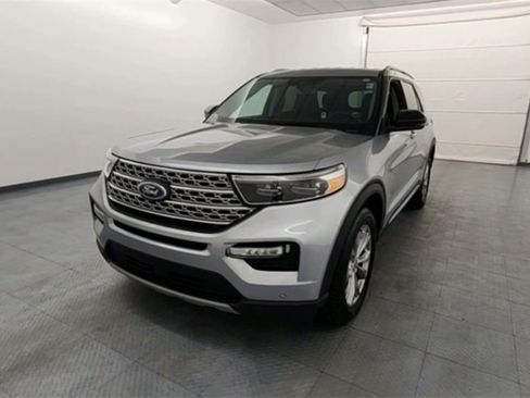 Used 2022 Ford Explorer Limited w/ Equipment Group 301A image 3