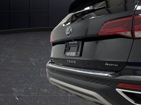 Used 2024 Volkswagen Taos SE w/ Panoramic Sunroof Package image 32