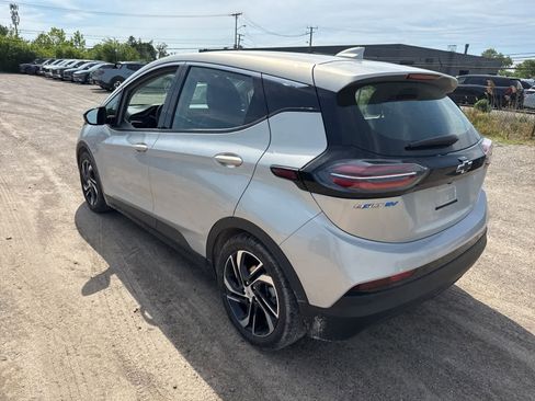 Used 2023 Chevrolet Bolt LT FWD image 2