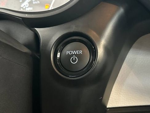 Used 2026 Toyota Sienna XLE FWD image 28