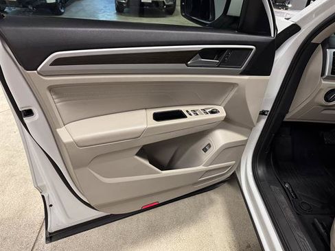 Used 2022 Volkswagen Atlas SE FWD image 16