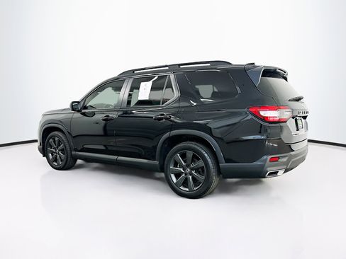 Used 2025 Honda Pilot Sport image 5
