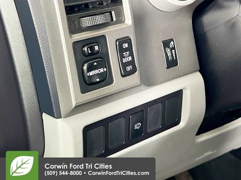 Used 2017 Toyota Sequoia SR5 AWD/4WD image 20