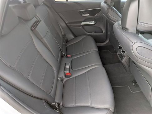 Used 2024 Mercedes-Benz GLC 300 4MATIC image 48