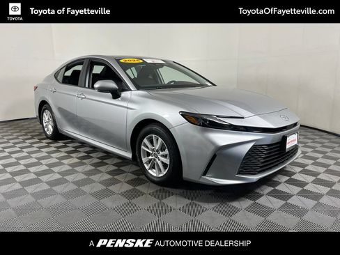 Used 2026 Toyota Camry LE FWD image 17