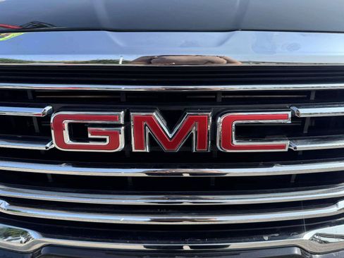 Used 2022 GMC Terrain SLT w/ Infotainment Package II AWD/4WD image 11