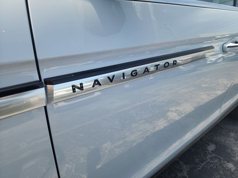 New 2026 Lincoln Navigator L Reserve AWD/4WD image 12