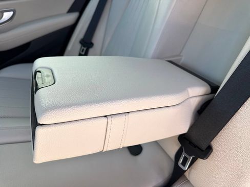 Used 2019 Mercedes-Benz E 300 image 16