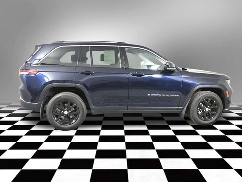 Used 2023 Jeep Grand Cherokee Limited image 9