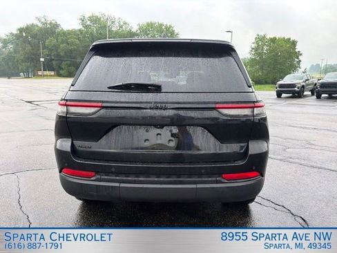 Used 2024 Jeep Grand Cherokee Altitude AWD/4WD image 4