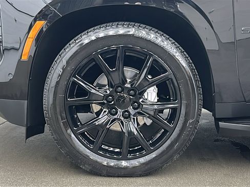 Used 2025 Chevrolet Suburban RST w/ RST Capability Package image 10