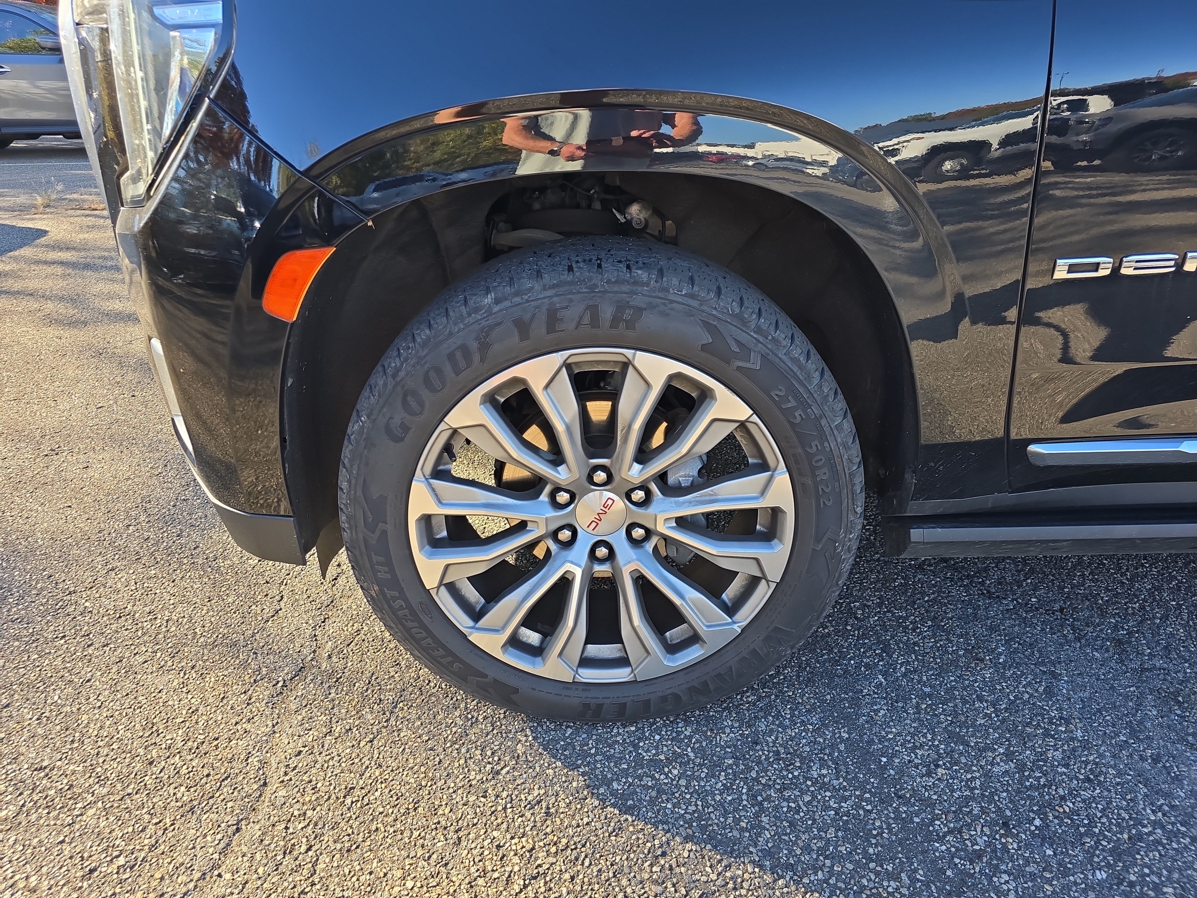 Used 2021 GMC Yukon XL Denali w/ Denali Premium Package AWD/4WD image 10