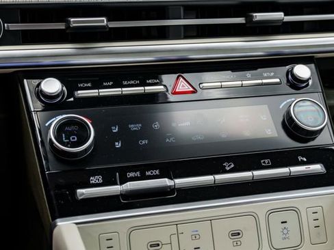 New 2025 Hyundai Santa Fe Calligraphy FWD image 17