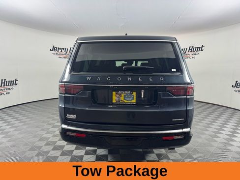 Used 2024 Jeep Wagoneer L Series II w/ Flexible Seating Group image 8