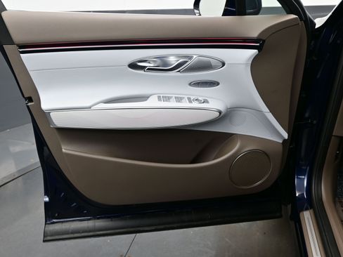 Certified 2026 Genesis GV70 2.5T Advanced image 9