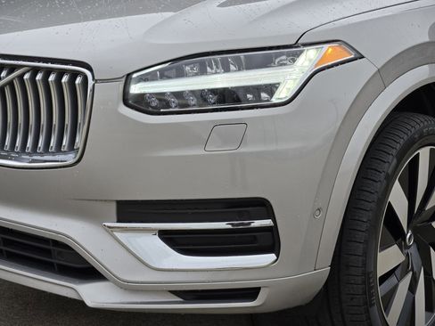 Used 2023 Volvo XC90 T8 Ultimate w/ Lounge Package image 14