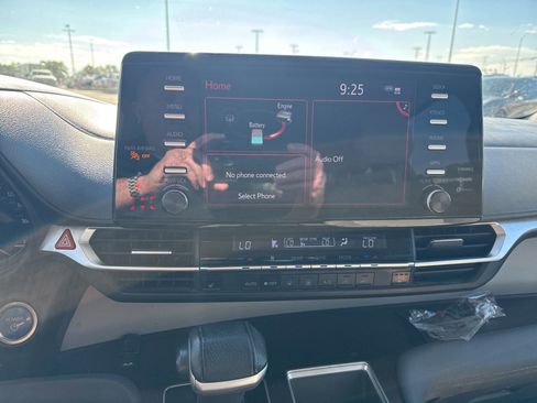 Used 2022 Toyota Sienna XLE FWD image 11