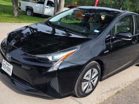 Used 2018 Toyota Prius Two w/ Prius Two Safety Plus Package FWD image 1