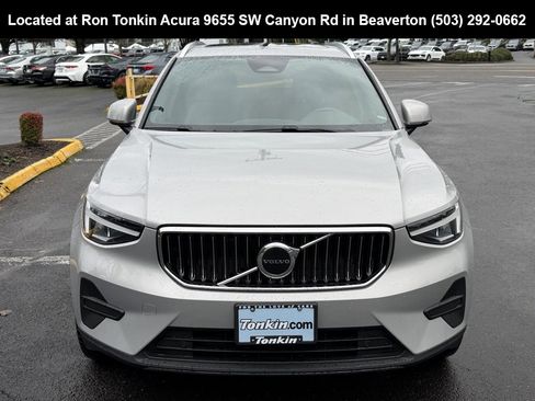 Used 2024 Volvo XC40 B5 Core image 3
