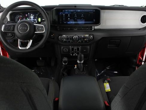 Used 2025 Jeep Wrangler Unlimited Sahara w/ Safety Group image 9