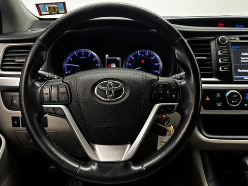 Used 2018 Toyota Highlander Plus w/ Protection Package #3 AWD/4WD image 26