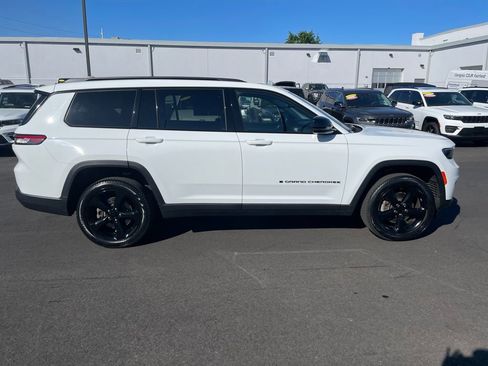 Used 2023 Jeep Grand Cherokee L Limited w/ Black Appearance Package AWD/4WD image 6
