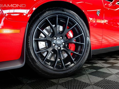 Used 2015 Dodge Challenger SRT Hellcat RWD image 12