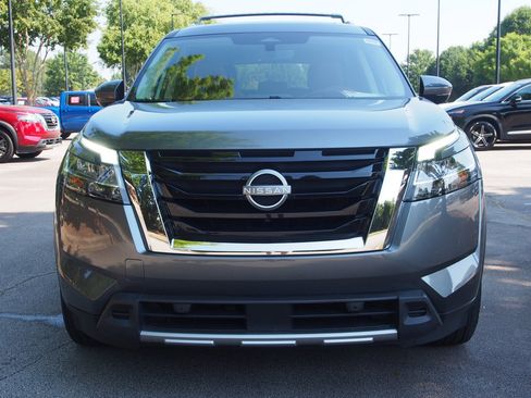 Used 2024 Nissan Pathfinder Platinum w/ Cargo Package FWD image 2