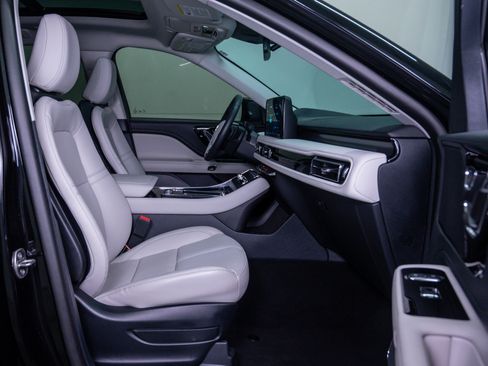 Used 2026 Lincoln Aviator AWD w/ Jet Appearance Package image 11