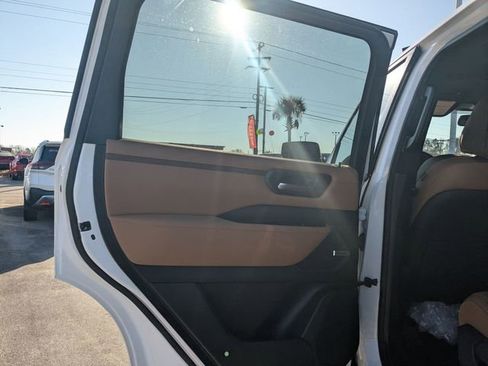 New 2026 Nissan Armada SL w/ Captain's Chari Seat Package AWD/4WD image 24