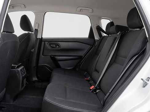 Used 2024 Nissan Rogue S FWD image 17