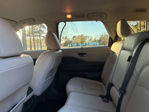 Used 2023 Nissan Pathfinder SL image 22