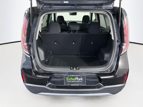 Used 2025 Kia Soul LX w/ LX Technology Package FWD image 29