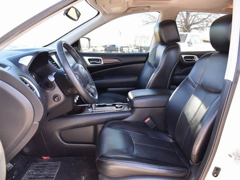 Used 2019 Nissan Pathfinder Platinum image 7