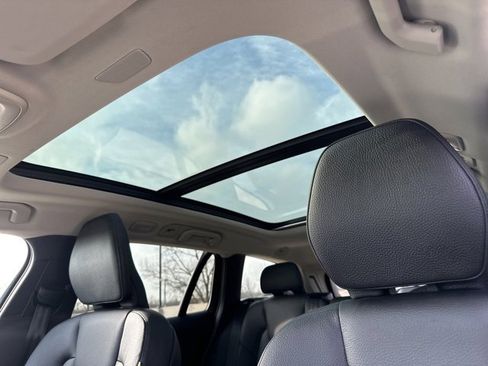 Certified 2025 Volvo V60 B5 Cross Country Plus image 16