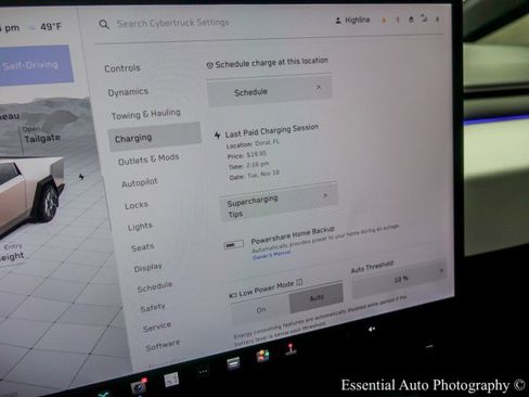 Used 2024 Tesla Cybertruck AWD Crew Cab image 30
