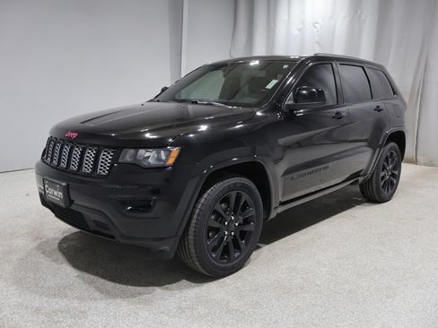Used 2018 Jeep Grand Cherokee Altitude AWD/4WD image 5