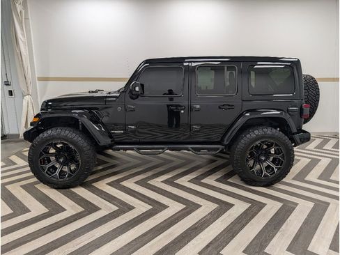 Used 2022 Jeep Wrangler Unlimited Sahara AWD/4WD image 3