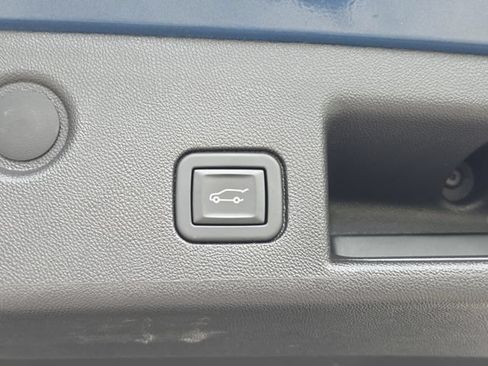 Used 2024 Chevrolet Equinox LT FWD image 8