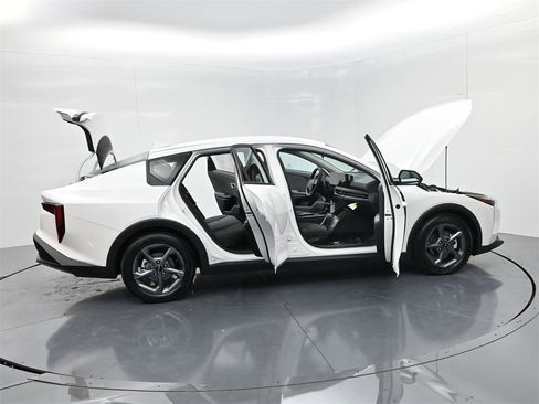 New 2025 Kia K4 LXS image 50