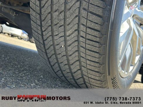 Used 2023 GMC Yukon Denali w/ Advanced Technology Package AWD/4WD image 30
