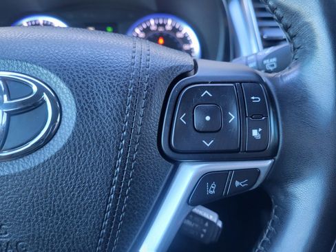 Used 2018 Toyota Highlander XLE image 29