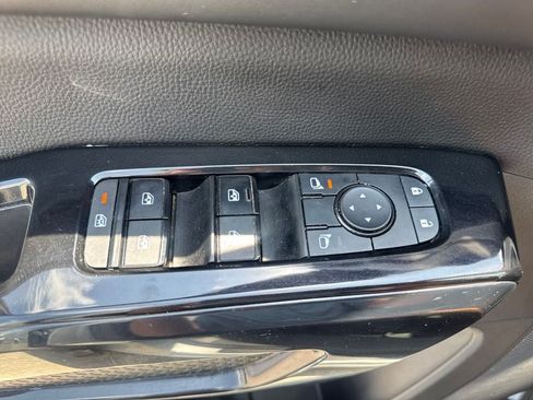 Used 2022 Nissan Pathfinder SV AWD/4WD image 18
