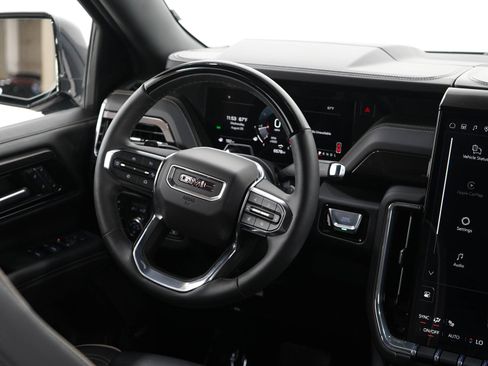 Used 2025 GMC Yukon Elevation AWD/4WD image 15