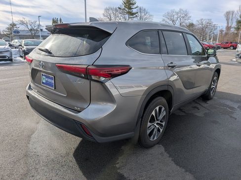 Used 2026 Toyota Highlander XLE image 6