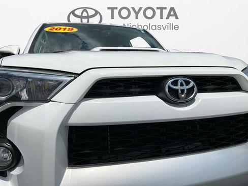 Used 2019 Toyota 4Runner TRD Off-Road Premium AWD/4WD image 9