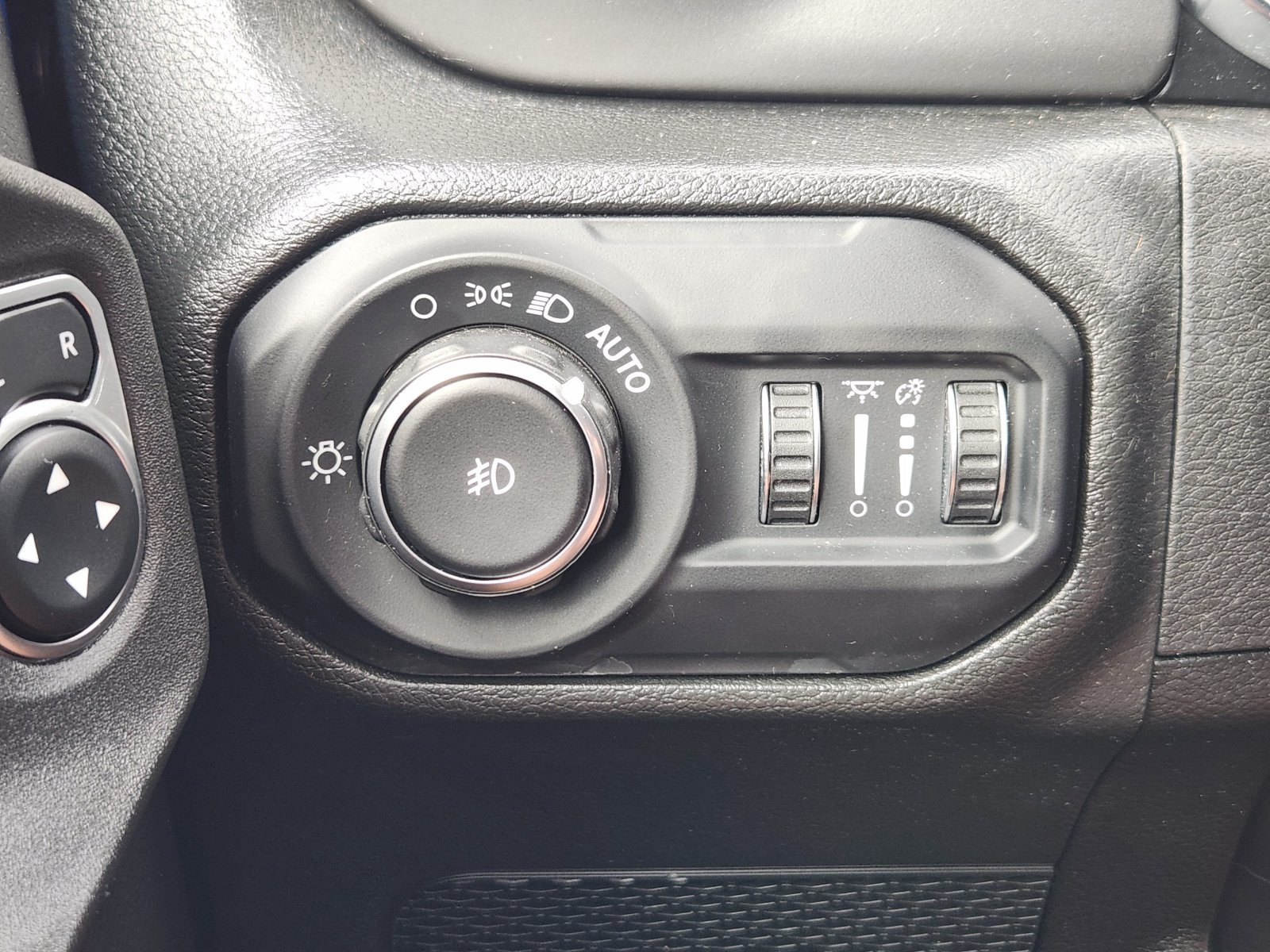 Used 2022 Jeep Wrangler Sport AWD/4WD image 30