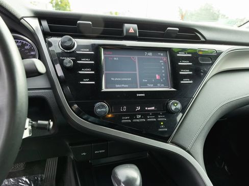 Certified 2020 Toyota Camry SE FWD image 17