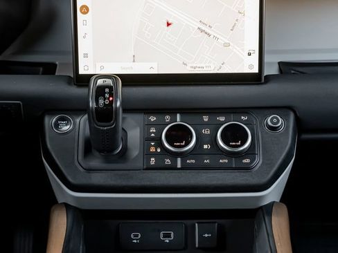 Certified 2023 Land Rover Defender 130 SE AWD/4WD image 19